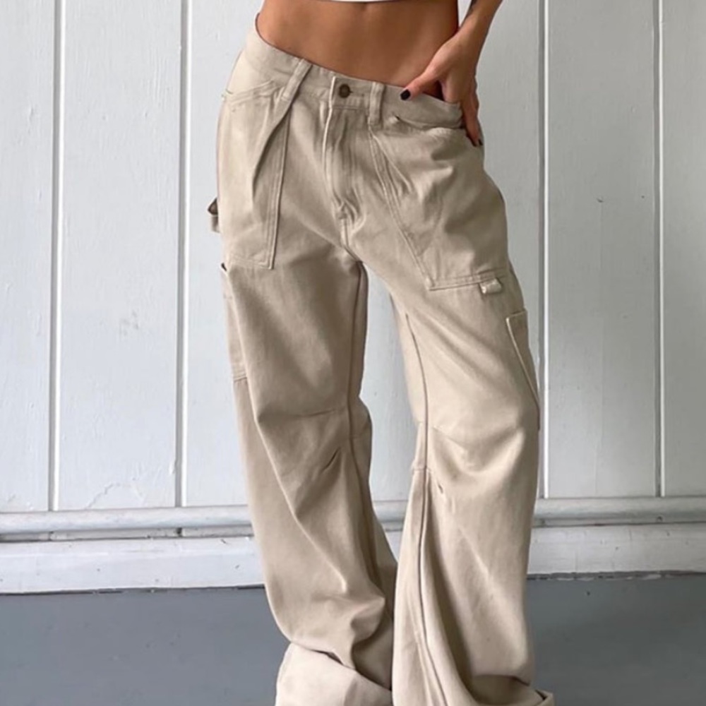 SOLD - BNWT Beige Lioness Cargo Pants